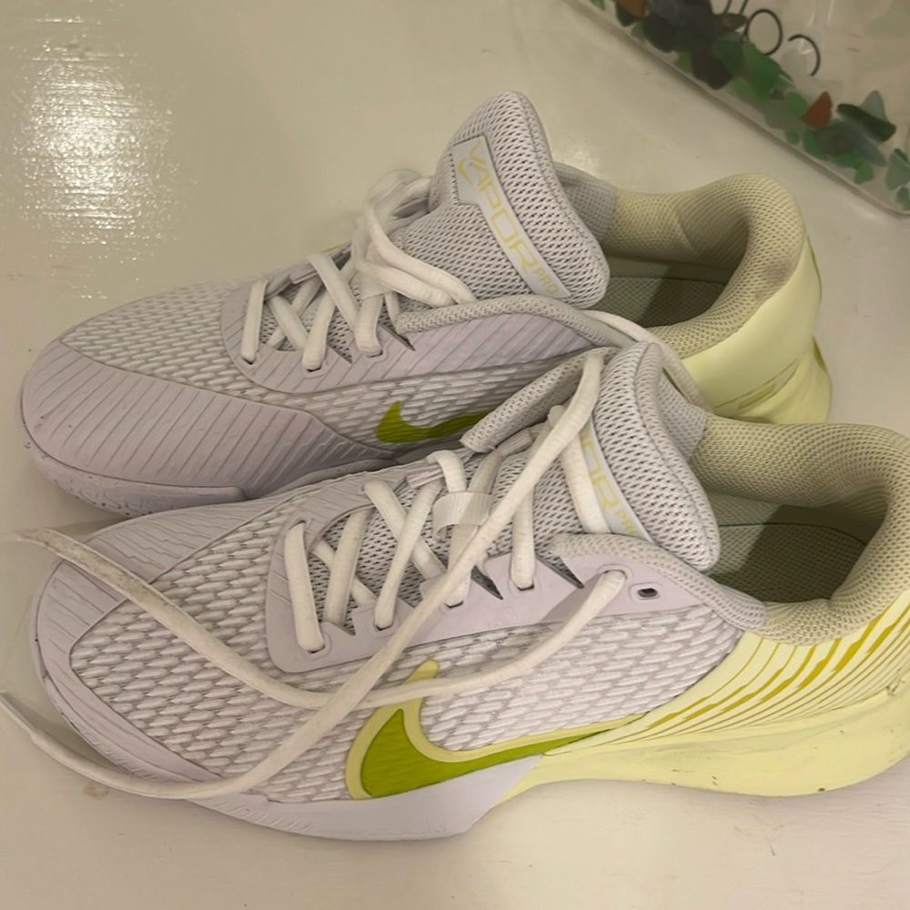 Nike vapor pro women’s tennis sneaker